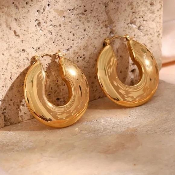 New Chunky 18k Gold Hoop Earrings, NICE EARRINGS, CUTE EARRINGS - Picture 4 of 5